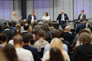 Podiumsrunde beim Dialogforum von UBi 2024